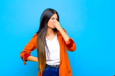 بوی بد بدن نشانه این ۵  بیماری خطرناک در شماست!