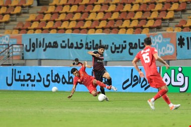 فیلم‌ اخراج نکونام و درگیری در پایان مسابقه پرسپولیس و فولاد
